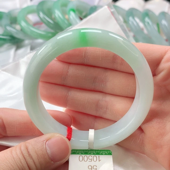 翡翠手镯未镶嵌缅甸A货翡翠手镯