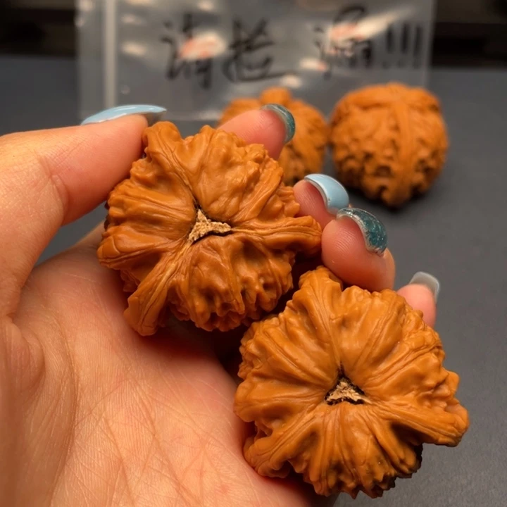 汌***.文玩核桃吊坠白狮子