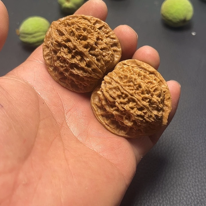 文玩核桃把件41.5尺老款蟠龙纹