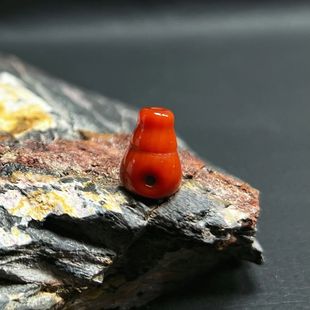 【九玖】L9042原矿保山南红柿子红奶嘴葫芦三通约9*13mm【一颗装】