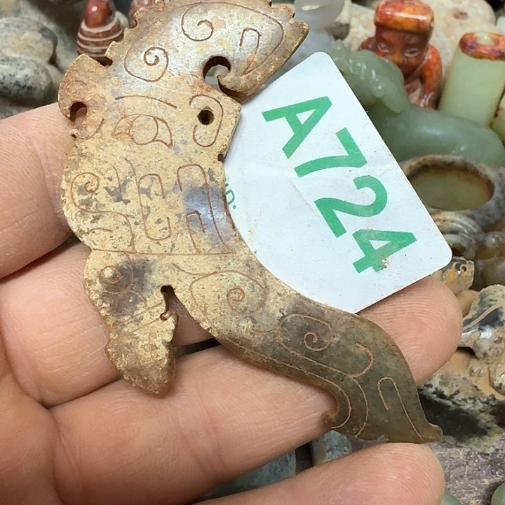 和田玉颈饰未镶嵌不**缘