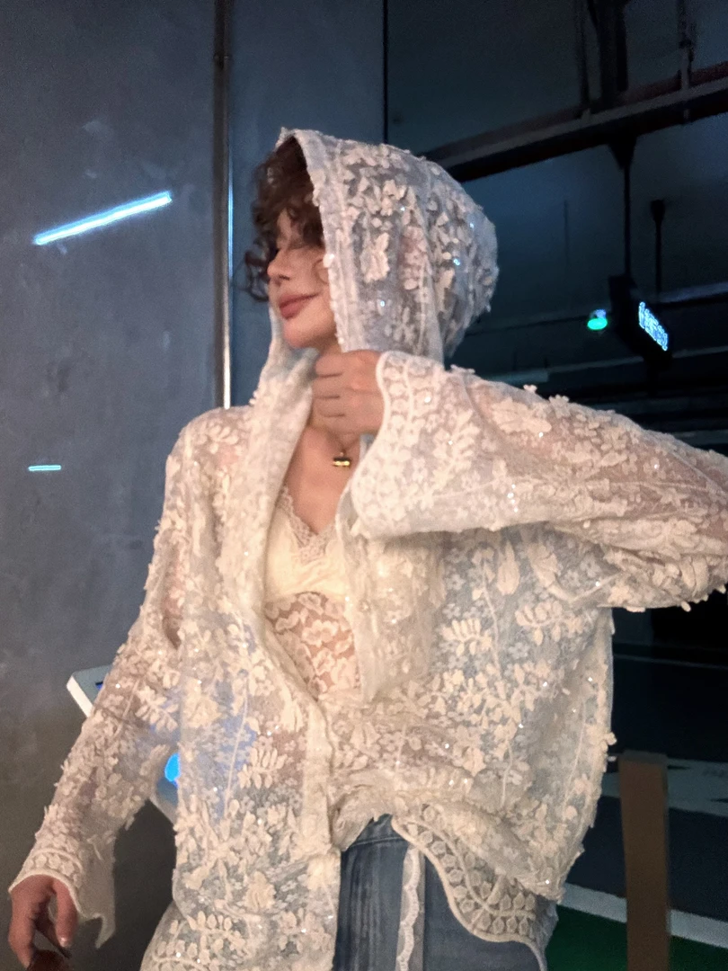 婉君【暮光之城】春秋季法式蕾丝镂空时尚百搭上衣外套LWJ25C3C2313