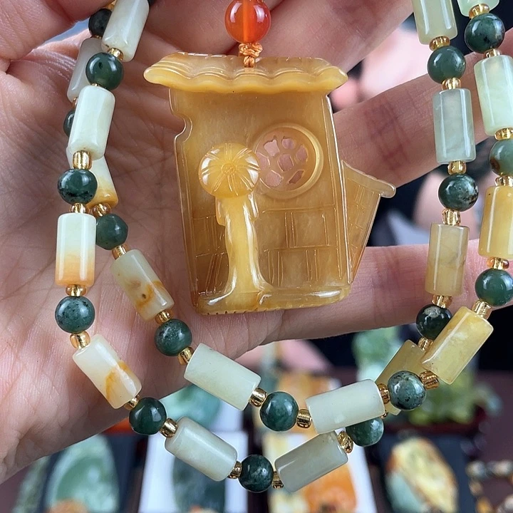 蛇纹石玉颈饰未镶嵌