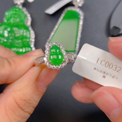 【闪购商品】颈饰银S925镶嵌翡翠翡翠