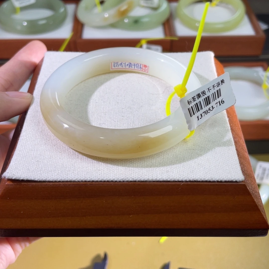 【闪购商品】未镶嵌手镯和田玉54 糖白