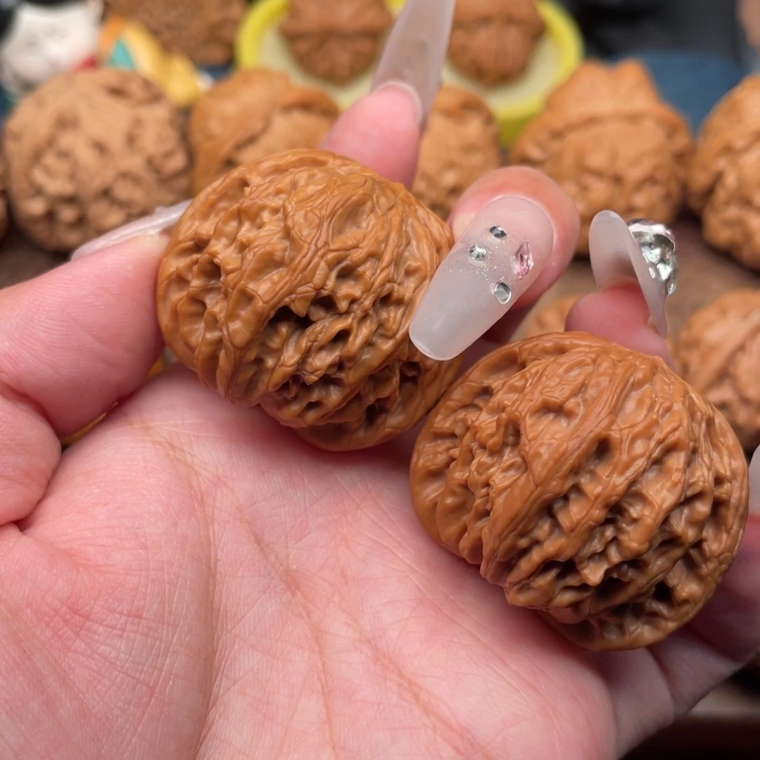 文玩核桃把件山地红皮正磨39