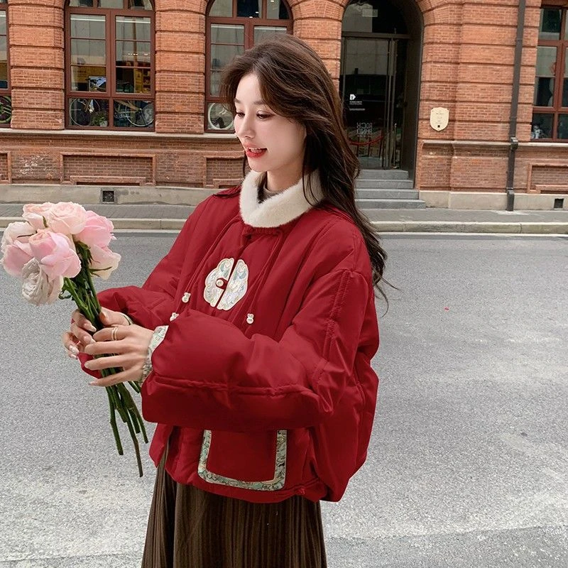 新中式红色刺绣羽绒服女2025冬季新款国风复古短款新年白鸭绒外套