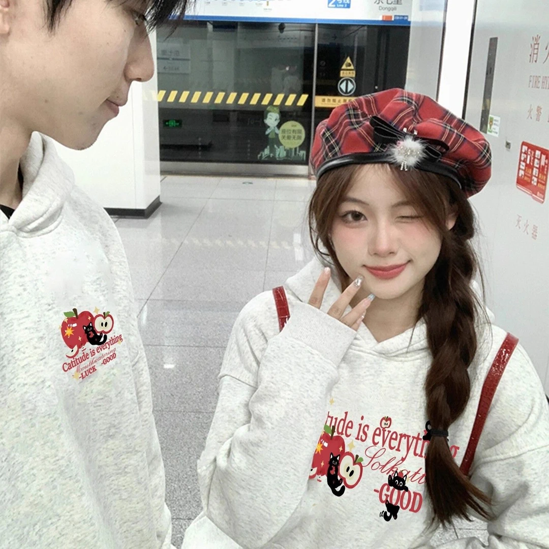 独特超好看情侣装早秋连帽卫衣女2025新款秋冬季字母苹果印花外套