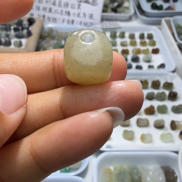 和田玉未镶嵌珠宝奇石