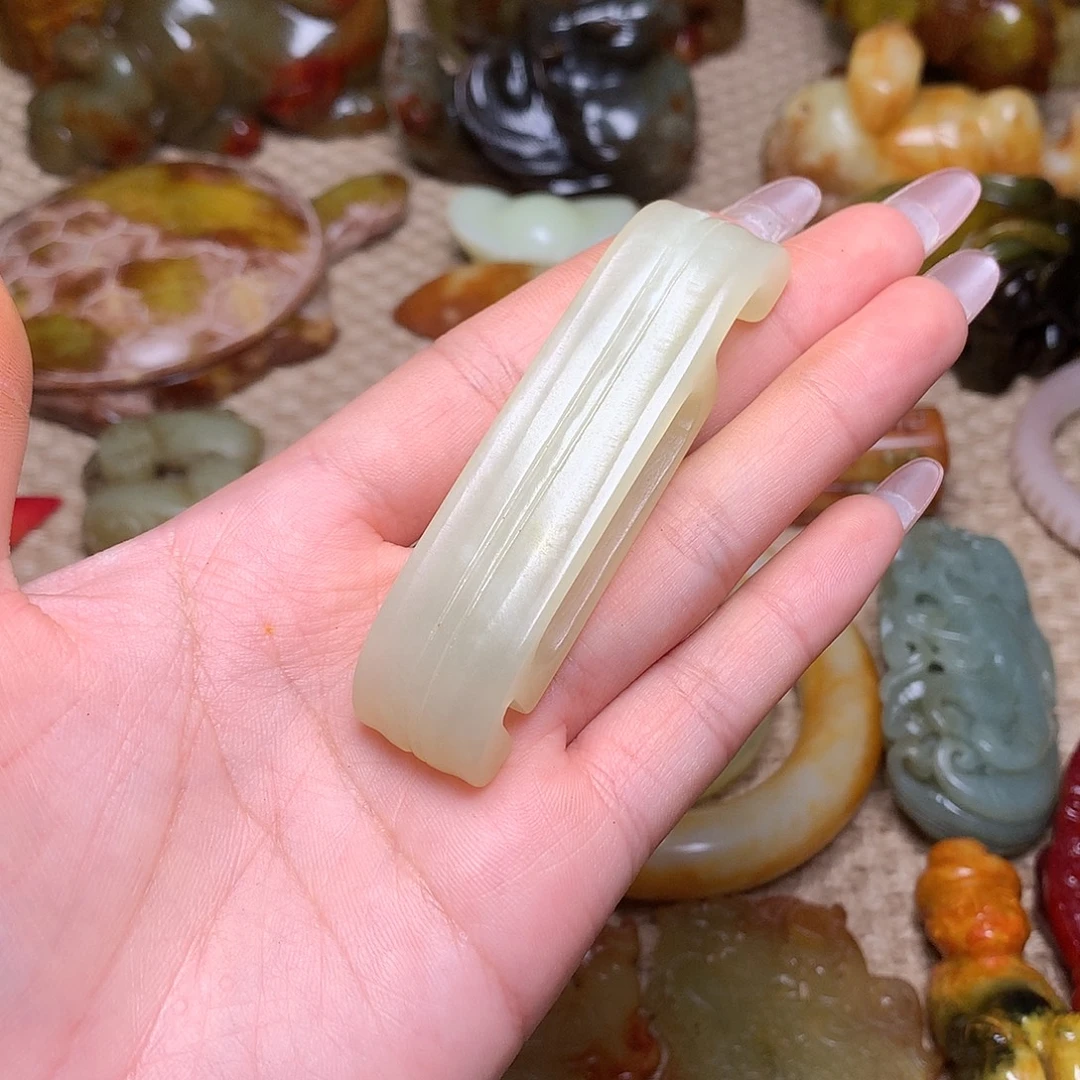 用***2蛇纹石玉未镶嵌颈饰