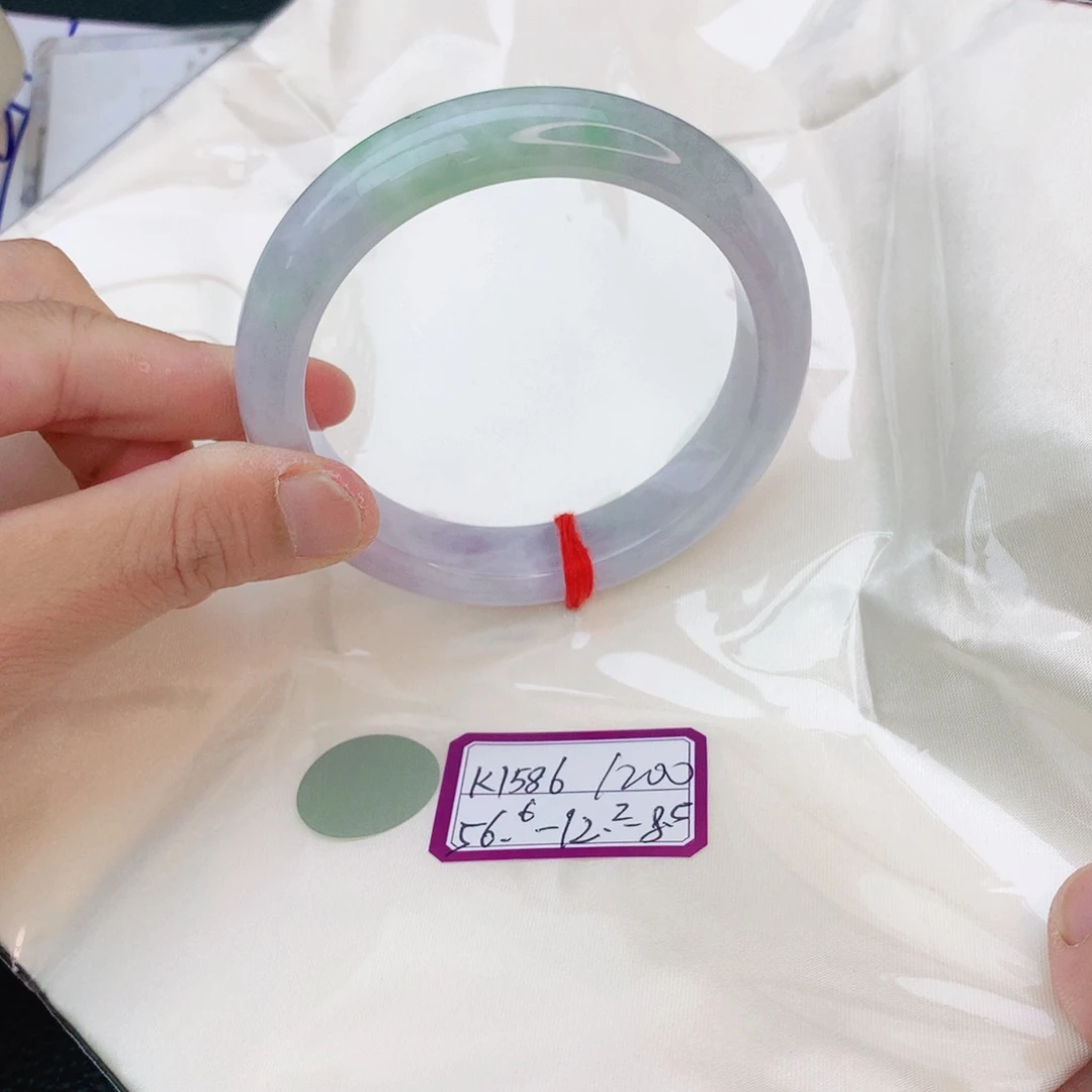 翡翠手镯未镶嵌翡翠