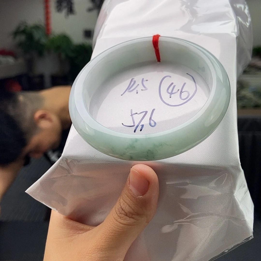 翡翠手镯未镶嵌拍一发一