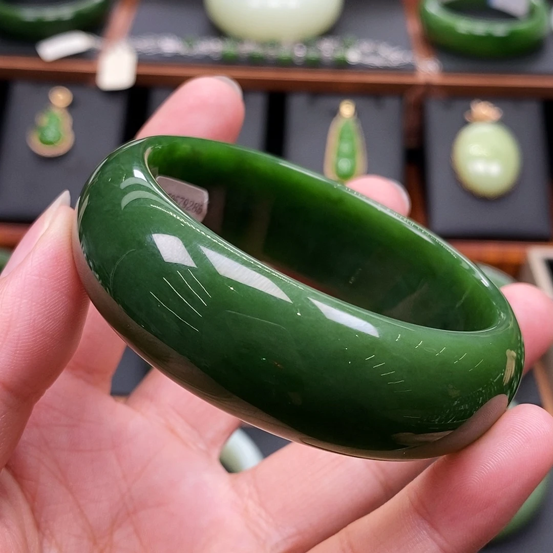 和田玉（碧玉）未镶嵌手镯