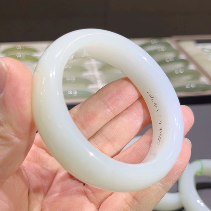 和田玉未镶嵌手镯厚重宽版轮胎传世经典