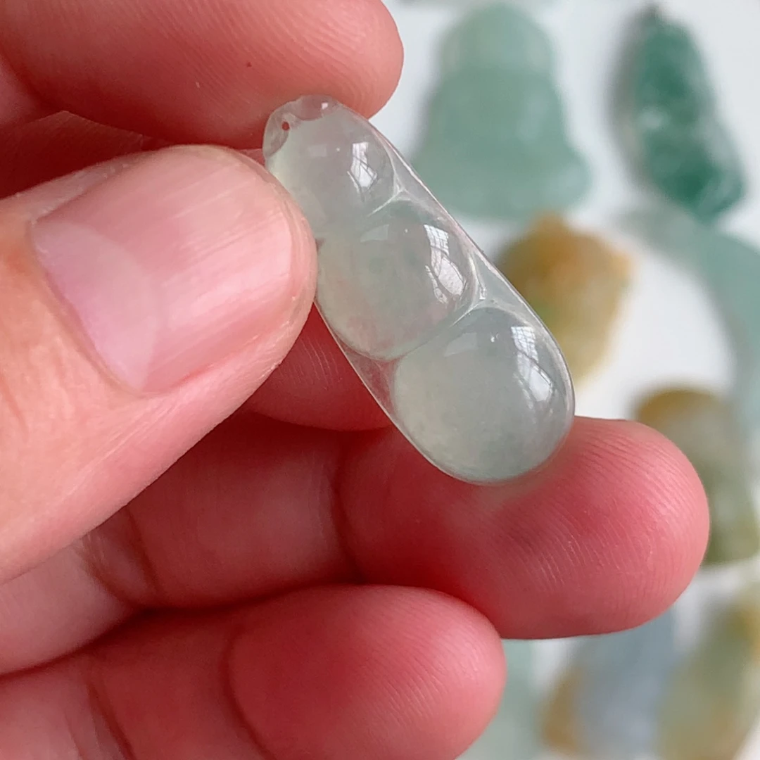 翡翠未镶嵌颈饰挂件