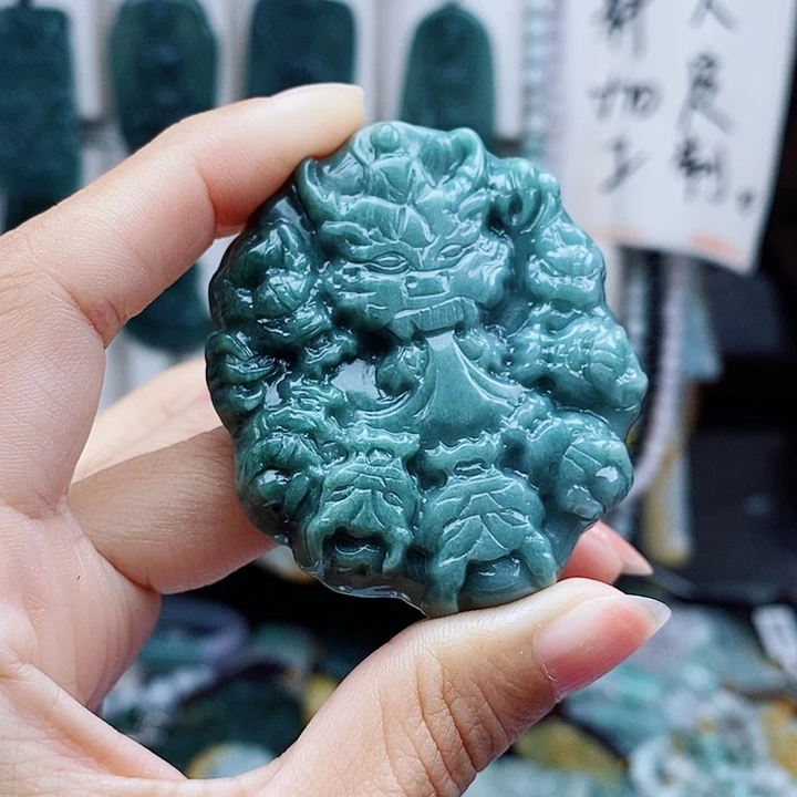翡翠未镶嵌颈饰翡翠