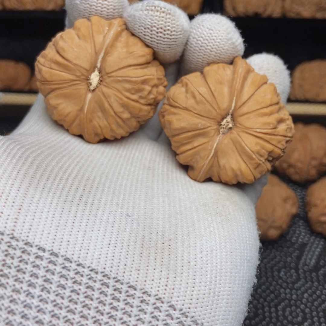 ℝ***ℝ文玩核桃把件42南瓜墩