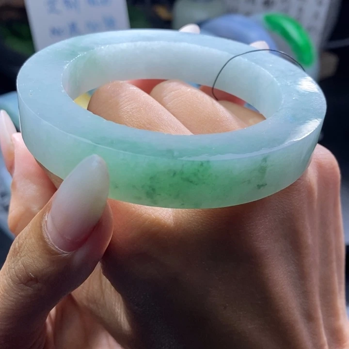 定制翡翠未镶嵌翡翠手镯