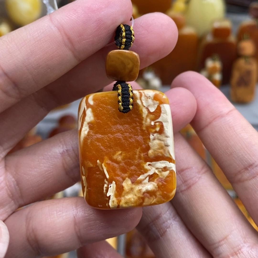 蜜蜡未镶嵌珠宝奇石