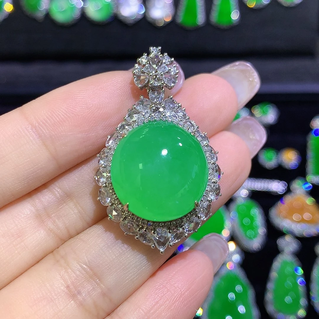 翡翠18K金镶嵌颈饰高冰满绿