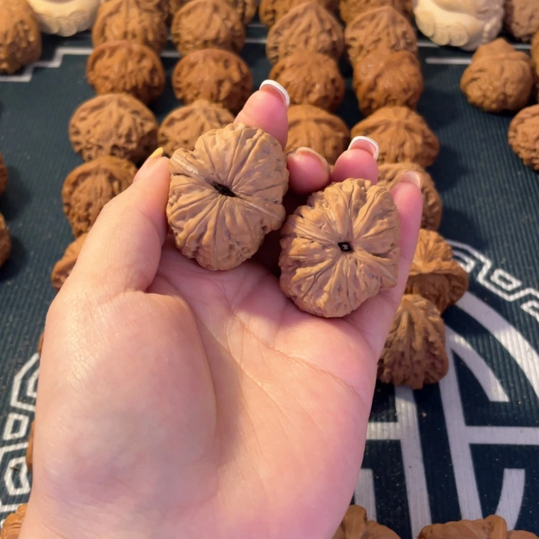 豹***抱文玩核桃吊坠元宝41