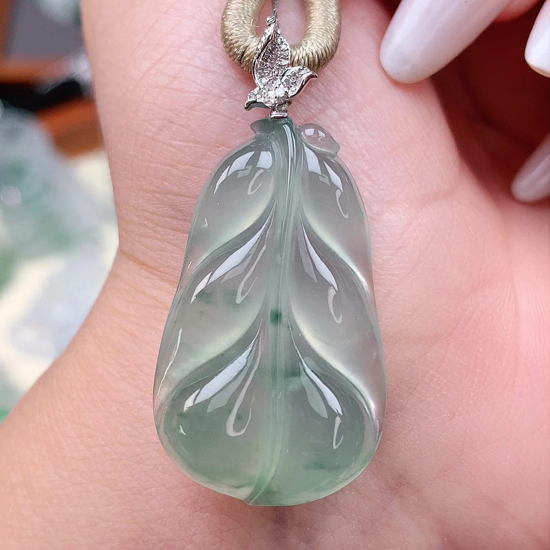 颈饰18K金镶嵌翡翠叶子