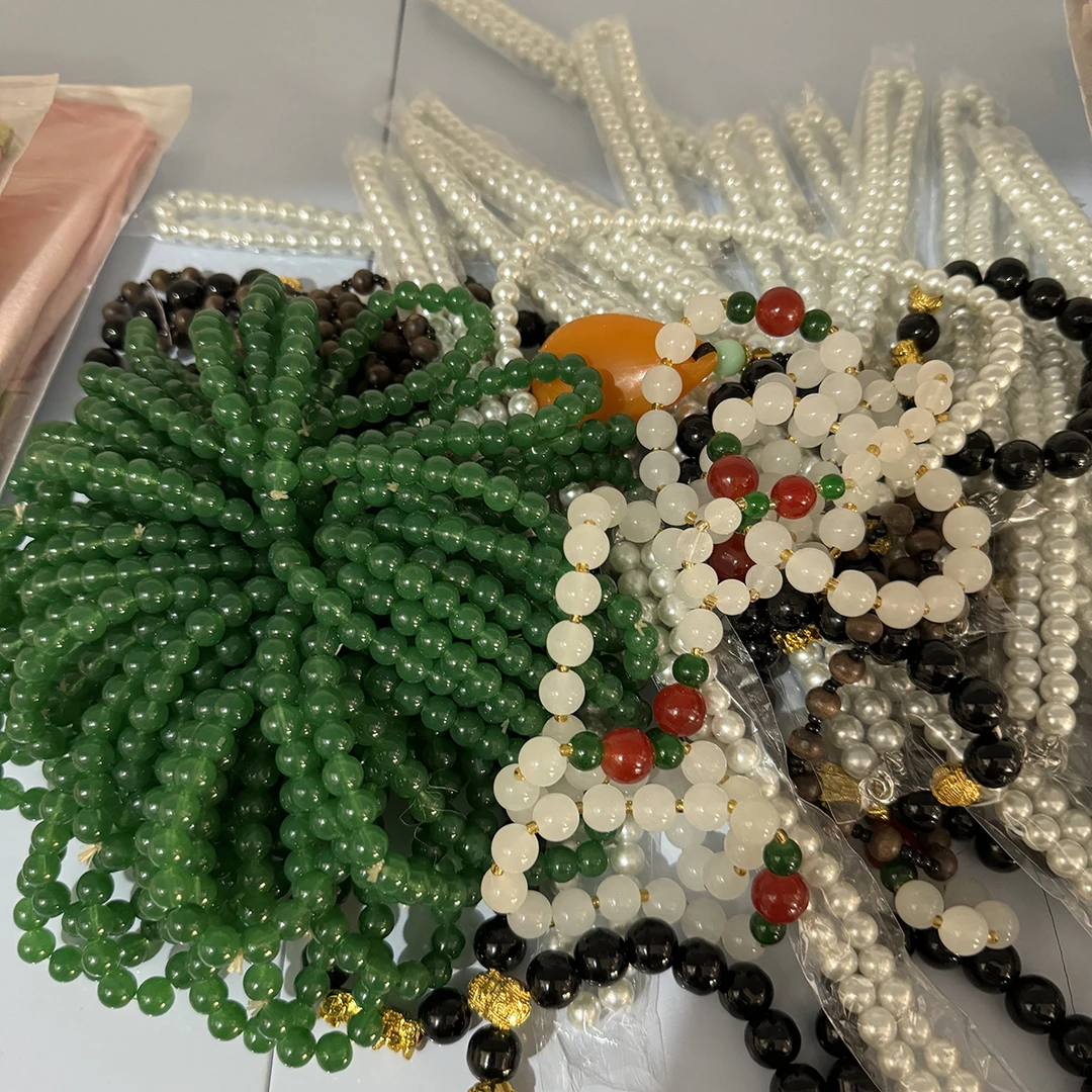 首饰/手串/项链随机发一件（ 饰品耳环小样品 都是随机一件的）
