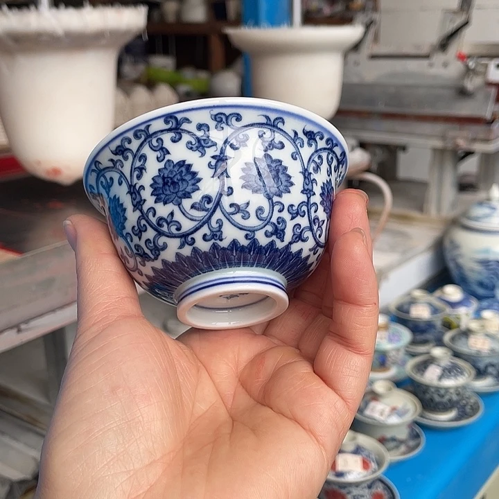 青花釉下彩杯子哈