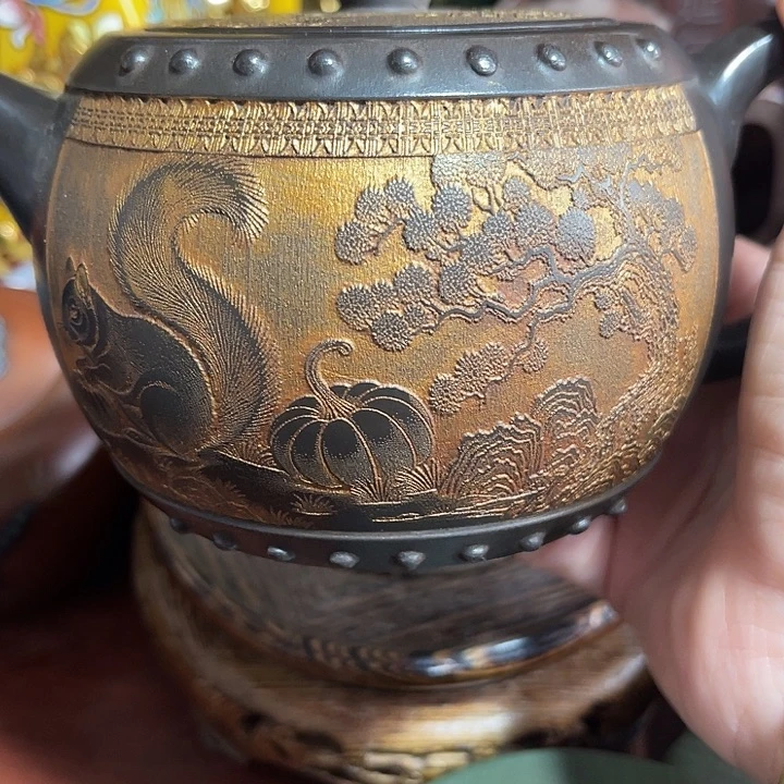 紫砂茶壶原矿泥料手工制作的一把紫砂壶