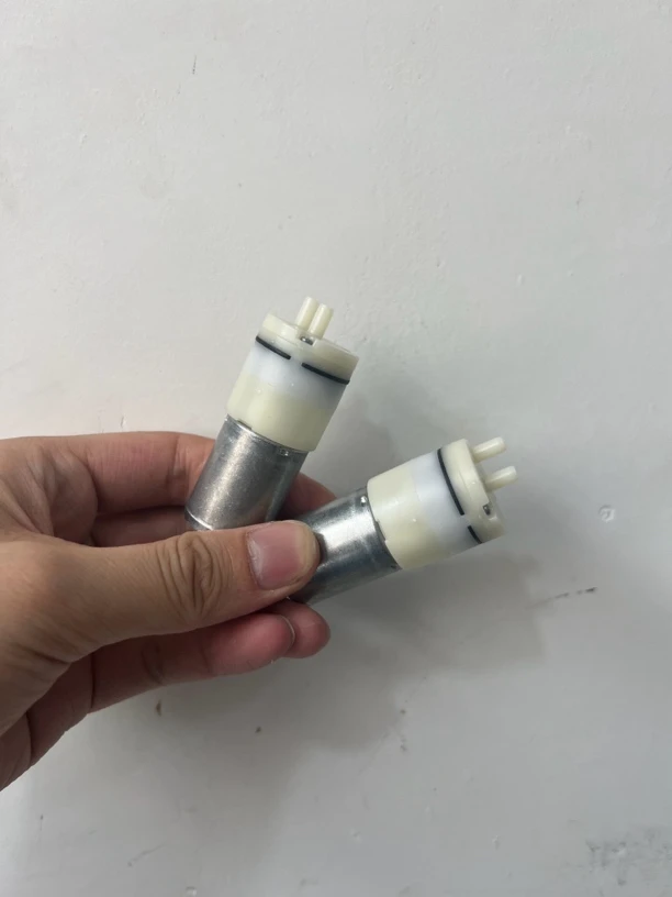 3.7V纯铜增氧水泵机2个