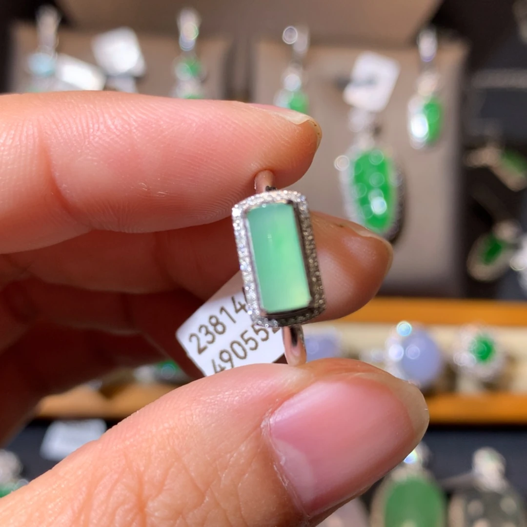 【闪购商品】翡翠吊坠(不含链)18K金镶嵌翡翠戒指