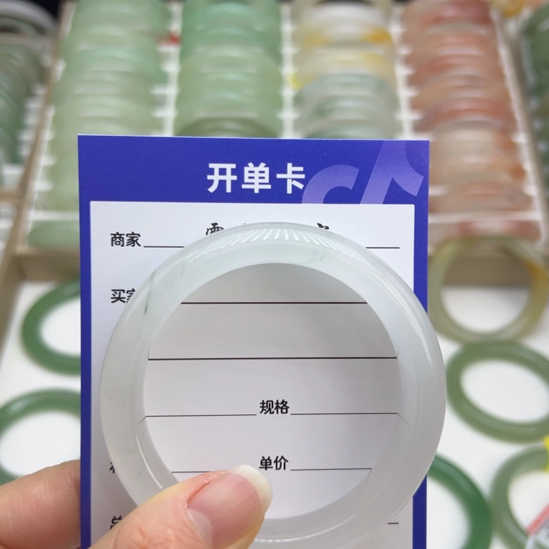 *****石英质玉（天山翠）未镶嵌手镯