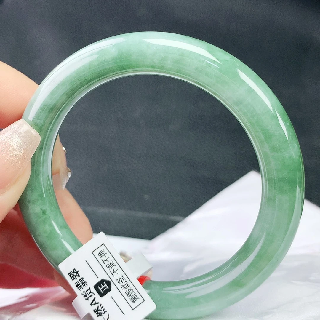 翡翠手镯未镶嵌57圈