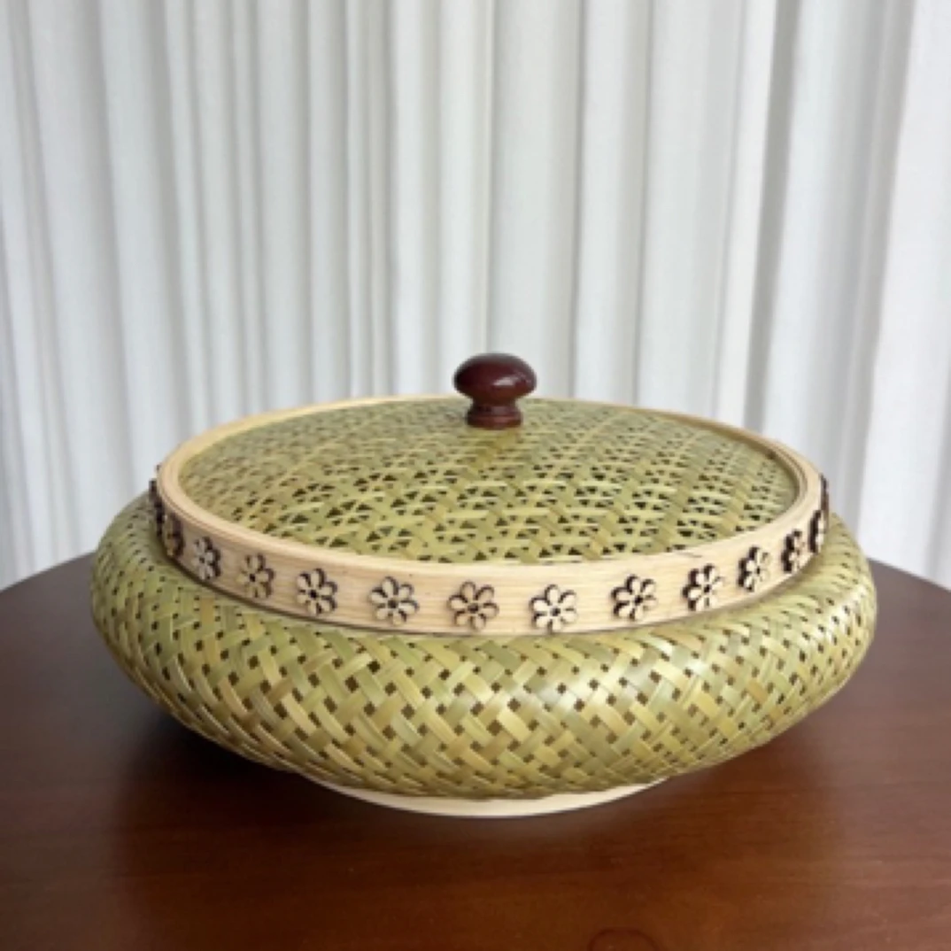 精编竹青镂空带盖收纳盒30厘米