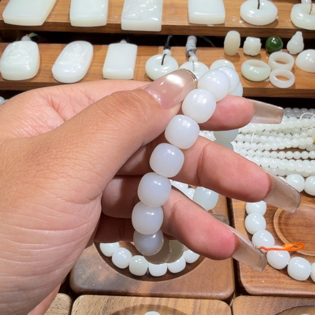 山***司和田玉未镶嵌颈饰