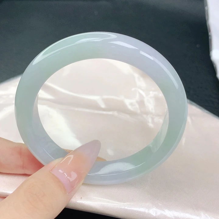 翡翠手镯未镶嵌56-57圈口