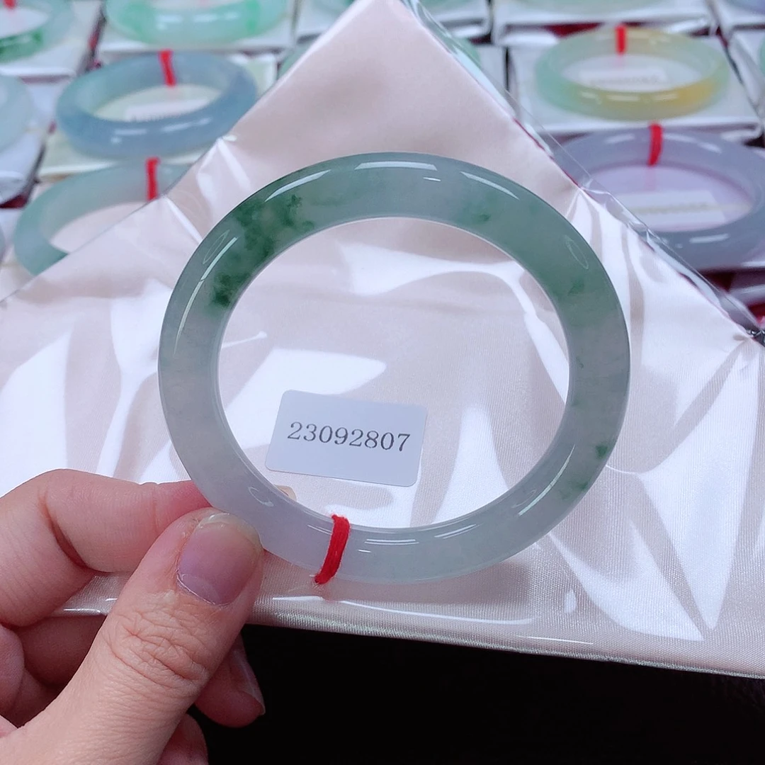 翡翠手镯（圆镯）未镶嵌