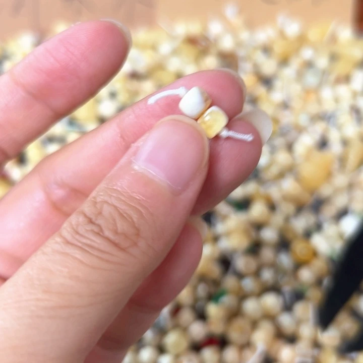 裸石蜜蜡未镶嵌5.9mm一对