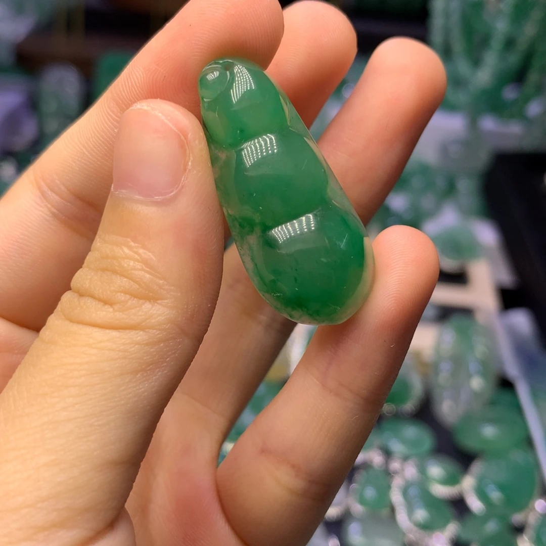 石英质玉（非洲翠）未镶嵌颈饰