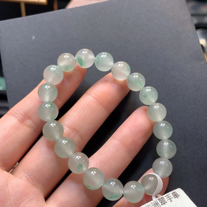 关***关石英质玉未镶嵌手串