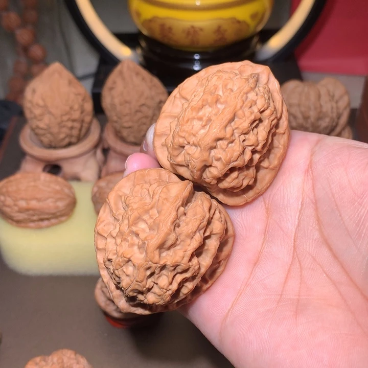 文玩核桃把件梨木台