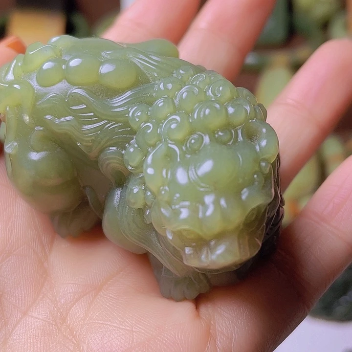未镶嵌岫岩河磨玉（透闪石质玉）把件