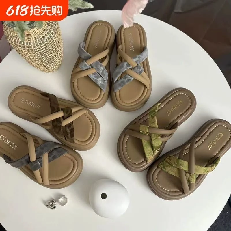 2025豹纹交叉日常百搭气质款简约外穿厚底舒适拖鞋半拖凉拖