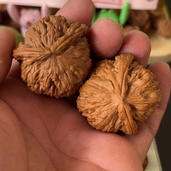 文玩核桃把件39尺【左右逢源】白狮子