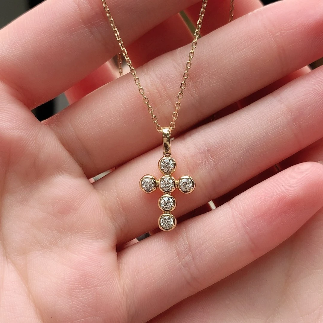 18K金镶嵌钻石颈饰