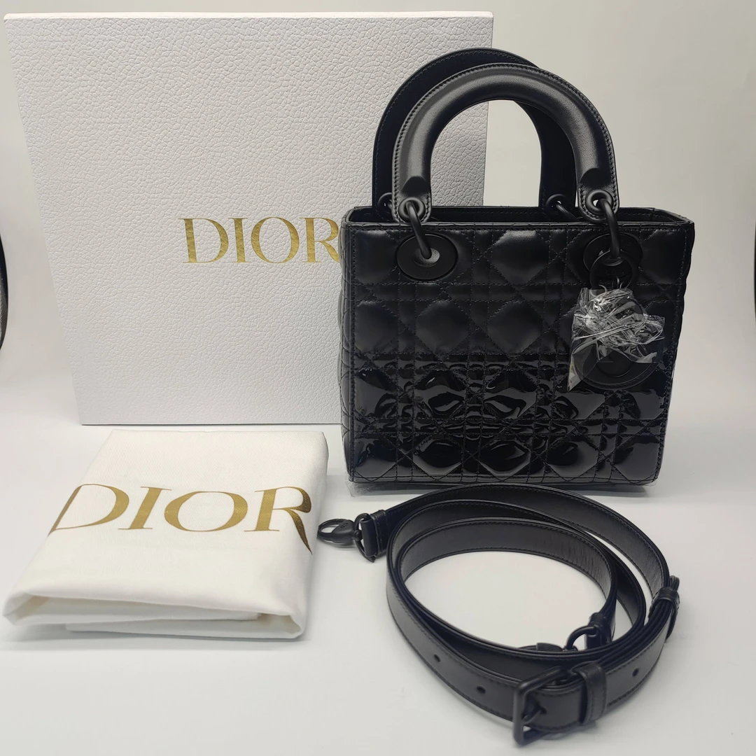 未使用 DIOR/迪奥 黑色四格戴妃 soblack 磨砂拼漆皮24编码dx9457