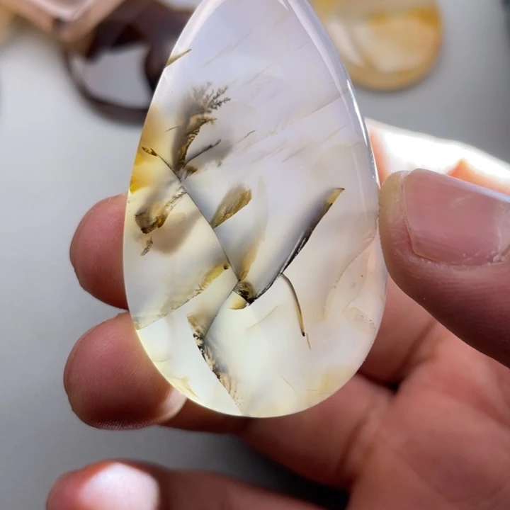 玛瑙/玉髓颈饰未镶嵌?**?