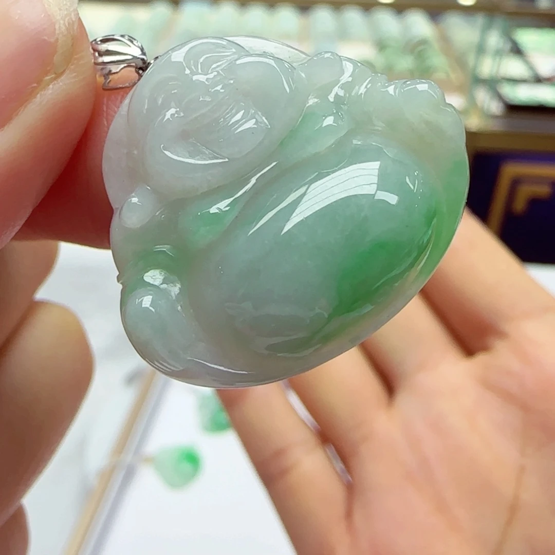 颈饰18K金镶嵌翡翠佛