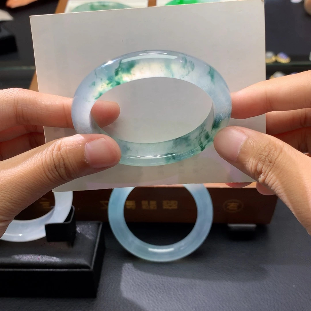 翡翠未镶嵌手镯贵妃