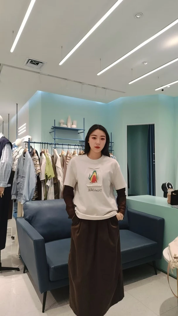 乳白色卷卷长袖T恤